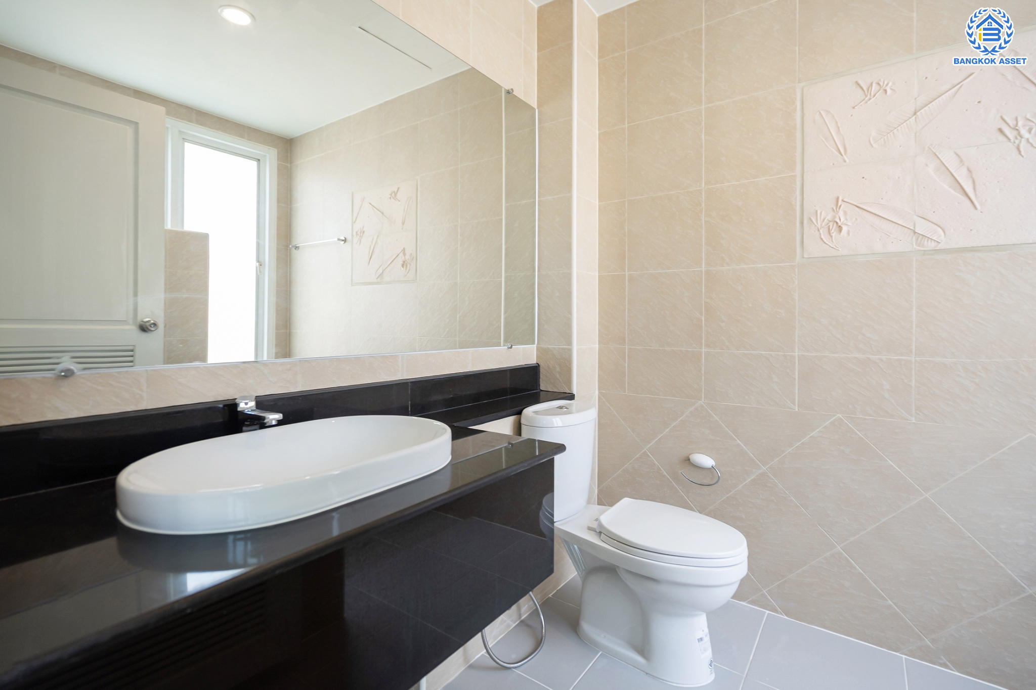 บ้านมือสองตกแต่งใหม่ ม.เดอะพาร์ค ลาดพร้าววังหิน78 ทาวน์โฮม 3 ชั้นครึ่ง เนื้อที่ 16 ตร.ว. ฟังก์ชันจัดเต็ม 3 ห้องนอน (มีห้องน้ำในตัวทุกห้อง) 4 ห้องน้ำ จอดรถได้1 คัน บนทำเลเชื่อมต่อหลายเส้นทาง ใกล้เซ็นทรัลลาดพร้าว เมเจอร์รัชโยธิน ม.ราชภัฏจันทรเกษม ทางด่วน "ฉลองรัช" และรถไฟฟ้าสายสีเขียว "สถานีเสนานิคม"